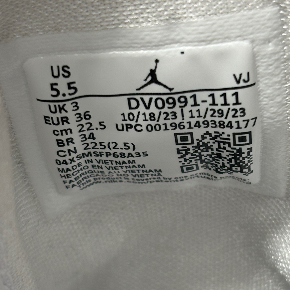 Nike Air Jordan 1 Mid Triple White Sneakers Retro Shoes DV0991-111 Women 5.5 - Picture 6 of 7